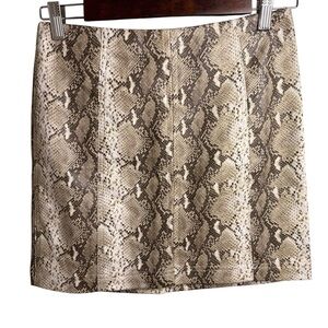 Magnolia South | Faux Snakeskin Mini Skirt | Sz M